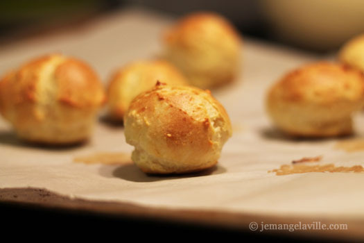 Sriracha-Cheddar Mini Puffs