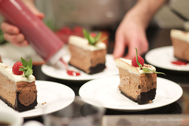 Valentine's Day Dessert: Sour Cream Raspberry Chambord Cheesecake