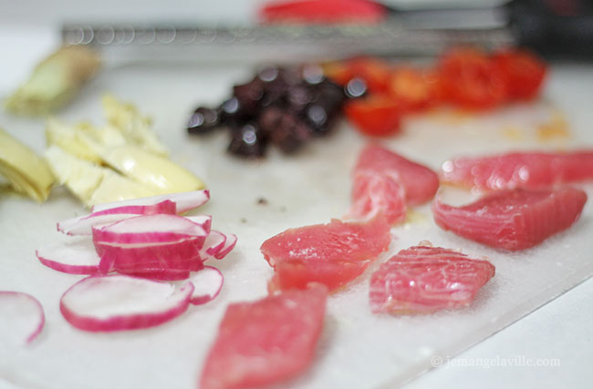 Fresh Tuna Mozzarella and Basil Pizza