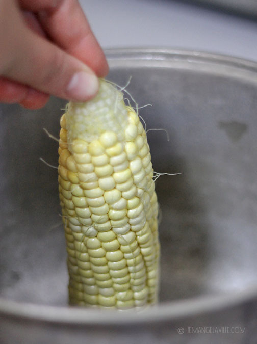Removing corn kernels from an ear of corn
